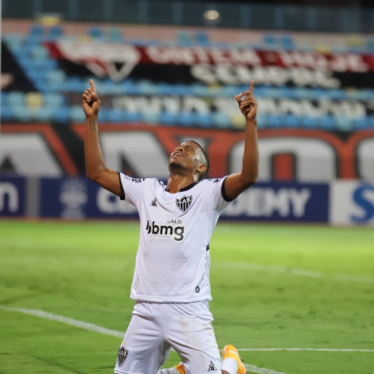 KENO MARCÓ SU PRIMER HAT TRICK DE SU CARRERA EN LA REMONTADA ÉPICA DEL ATLÉTICO MINEIRO