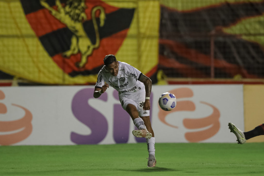 Momento de la primera asistencia en el Brasileirao de Matías Zaracho / Foto: Prensa @atletico Pedro Souza