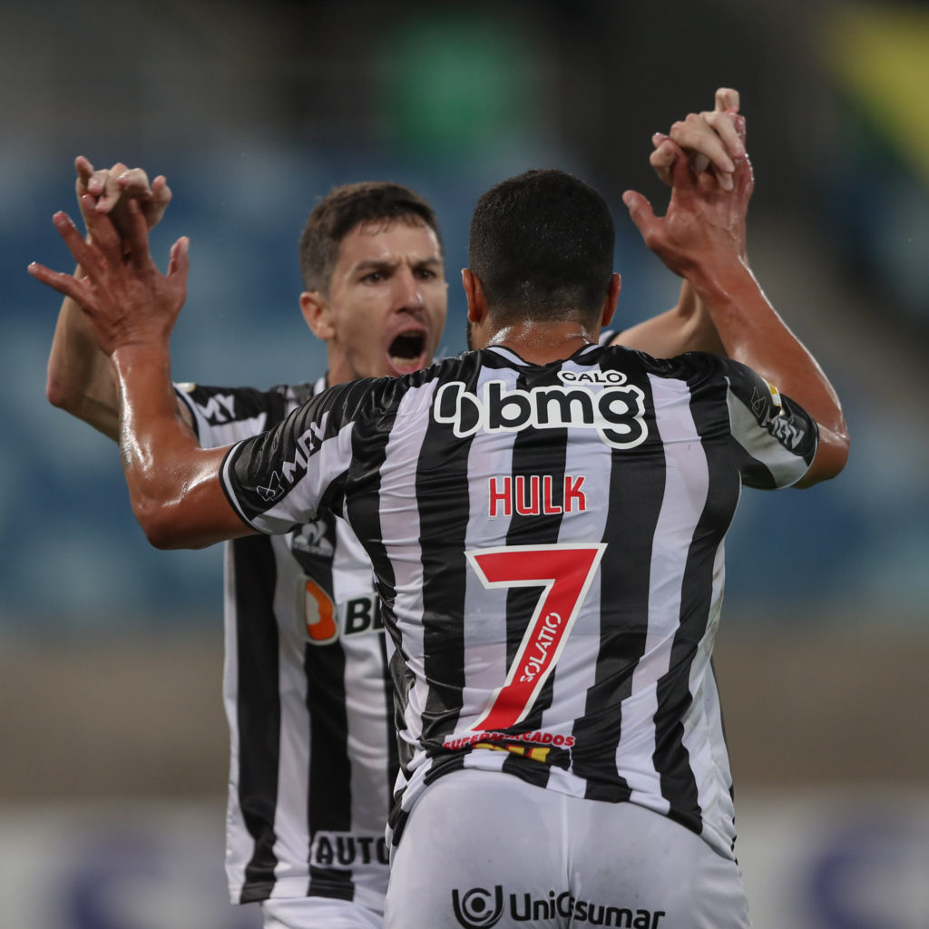 Nacho Fernández y Hulk festejan tras el gol