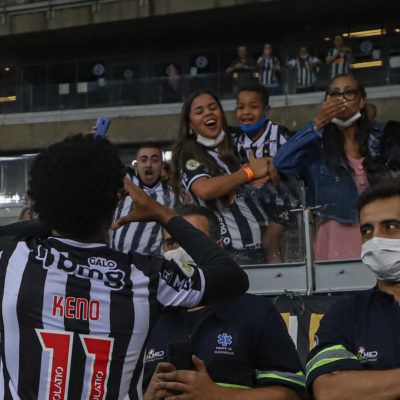 Keno celebrando con su familia Atlético Mineiro