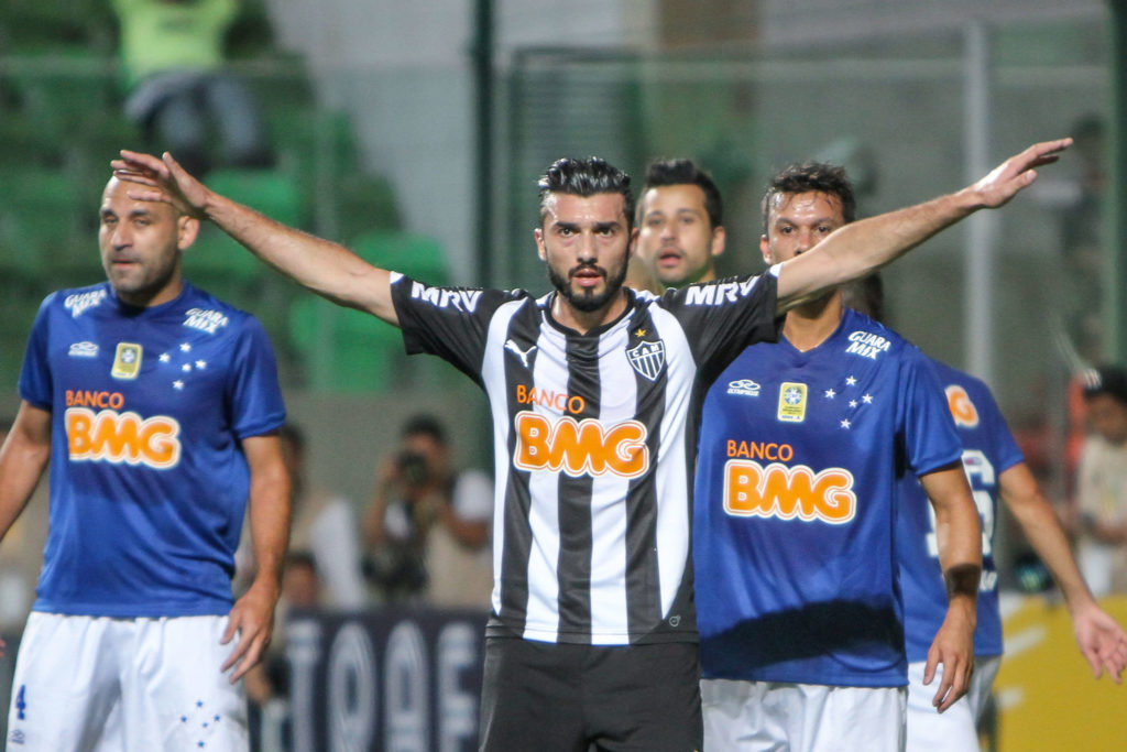 Jesús Dátolo alza los brazos por el título del Galo Galo campeón de Copa do Brasil / Foto: Bruno Cantini