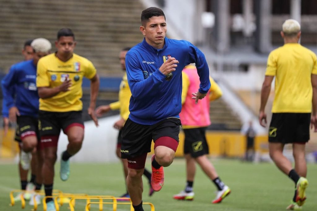 Jefferson Savarino entrenándose en Ecuador / Foto: FVF