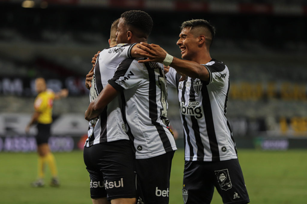 Em noite para Maradona, o Atlético venceu o Botafogo com gols Savarino e Sasha. - Foto: Pedro Souza/Atlético