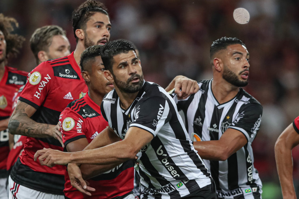 Diego Costa enfrentando al Flamengo / Foto: Pedro Souza