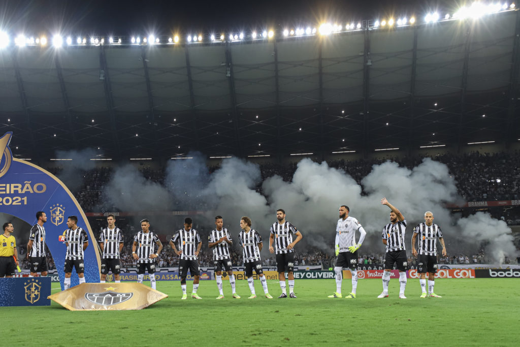 Fotografía de la formación del Galo frente al Gremio / Pedro Souza