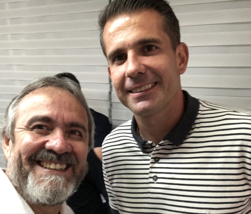 Silas Gouveia junto a Víctor