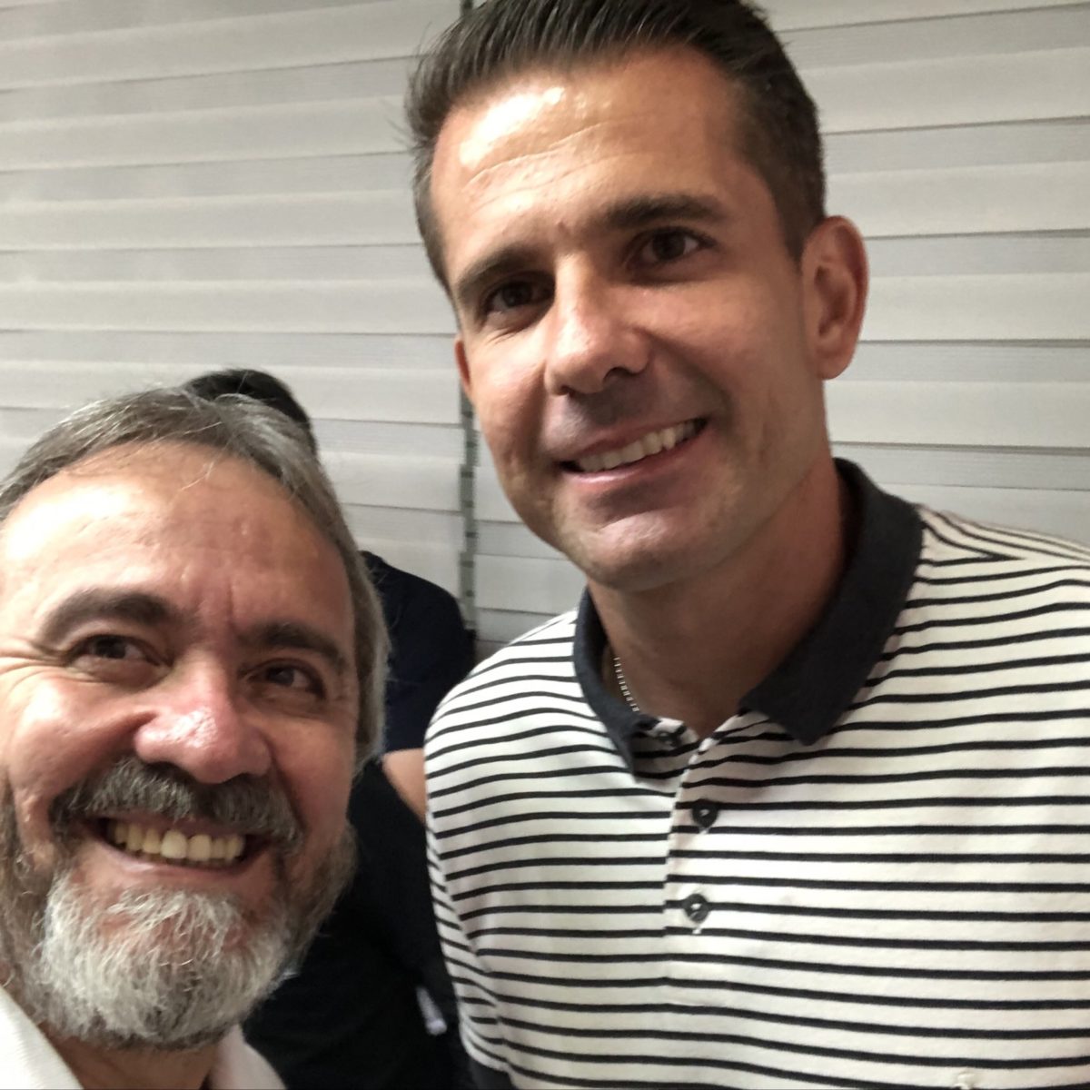 Silas Gouveia junto a Víctor