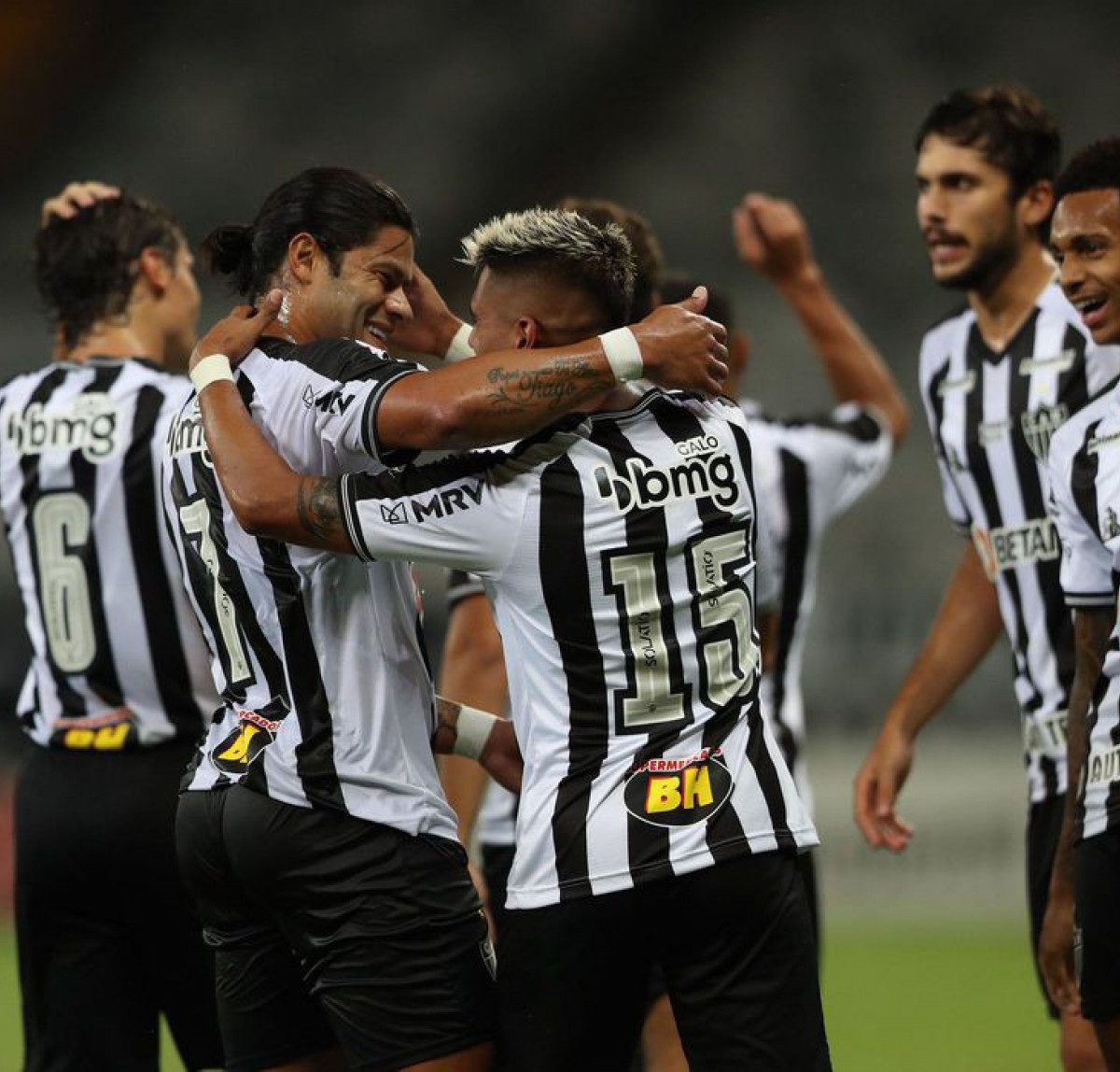 Time do Atlético-MG comemorando