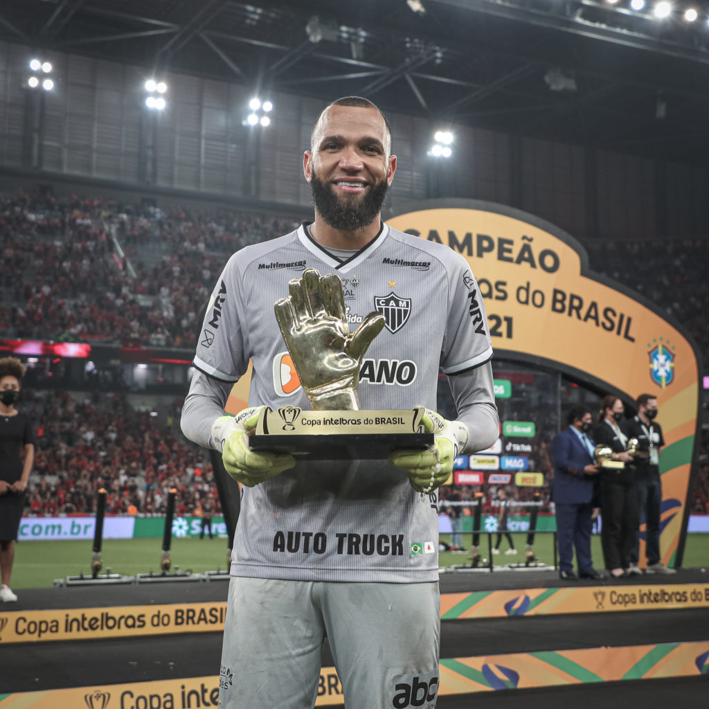 Éverson premiado como o melhor goleiro / Foto: Pedro Souza