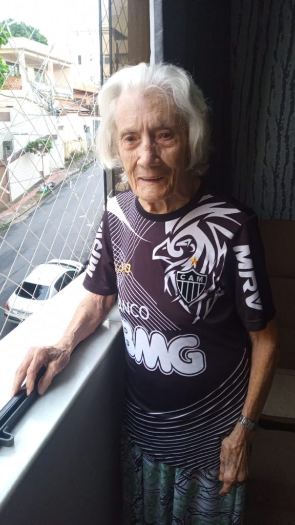 Doña Iolanda abuela de @ju_leaocoelho vive un sueño. ¡Esperó 50 años para ver al Atlético Campeón!
