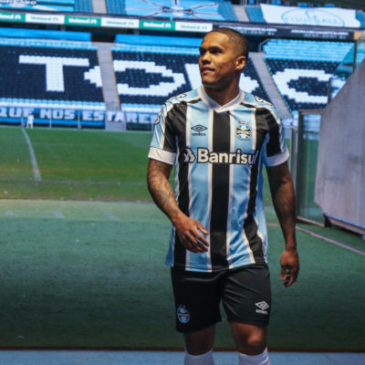 Douglas Costa interessa ao Atlético-MG